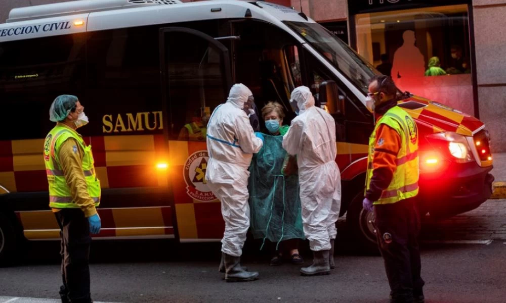 Ισπανία: Με αμείωτους ρυθμούς συνεχίζονται οι εμβολιασμοί